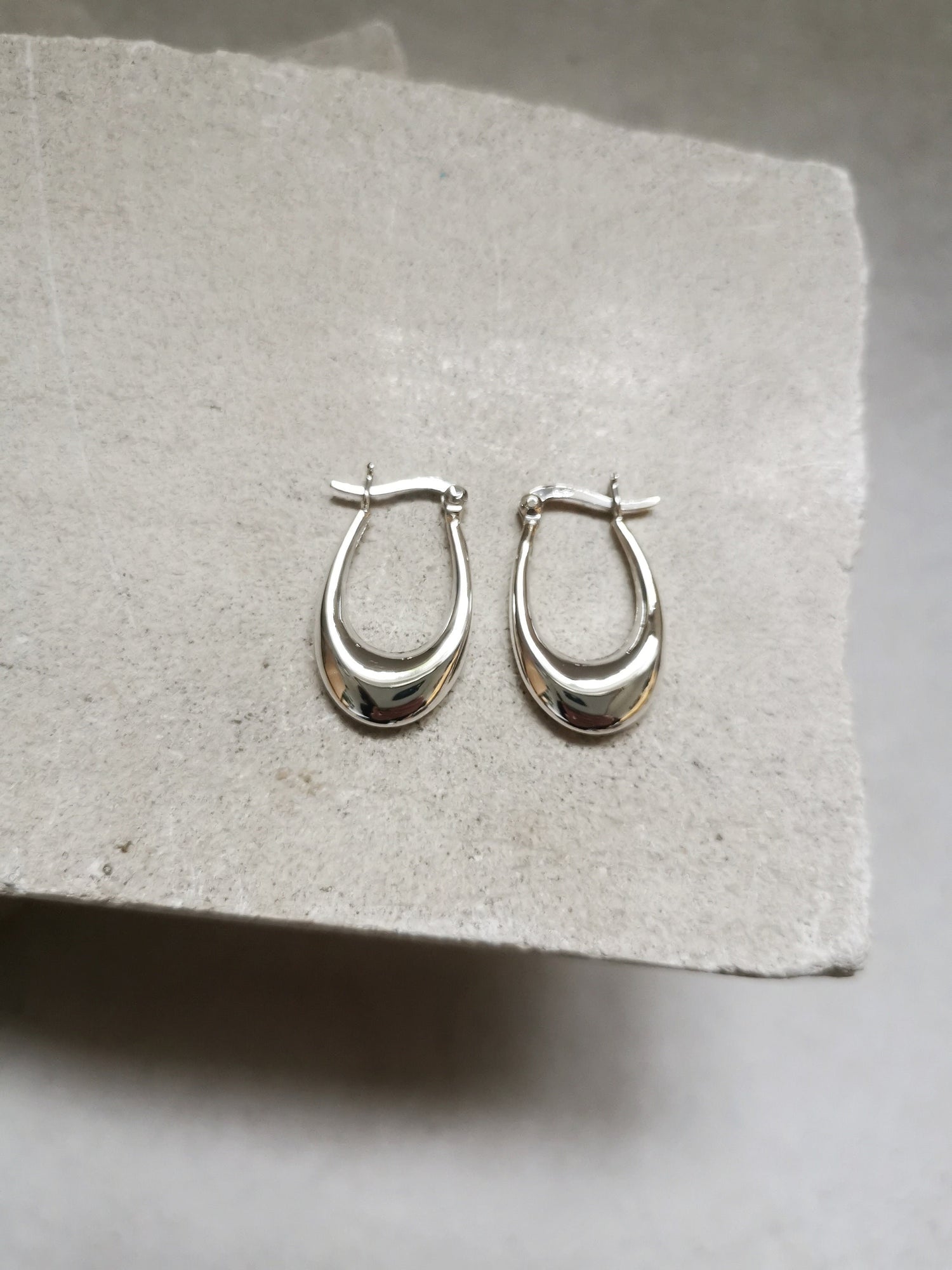 Boucles d'oreilles créoles ovales larges en argent 925, boucles d'oreilles minimalistes, boucles d'oreilles créoles simples et élégantes en argent sterling