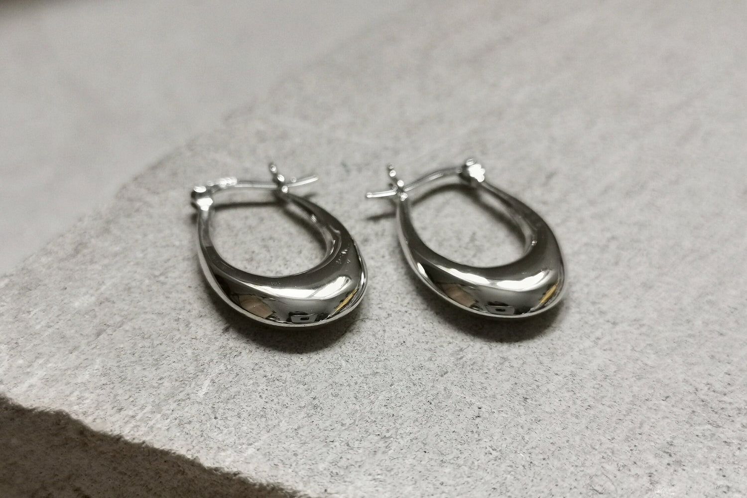Boucles d'oreilles créoles ovales larges en argent 925, boucles d'oreilles minimalistes, boucles d'oreilles créoles simples et élégantes en argent sterling