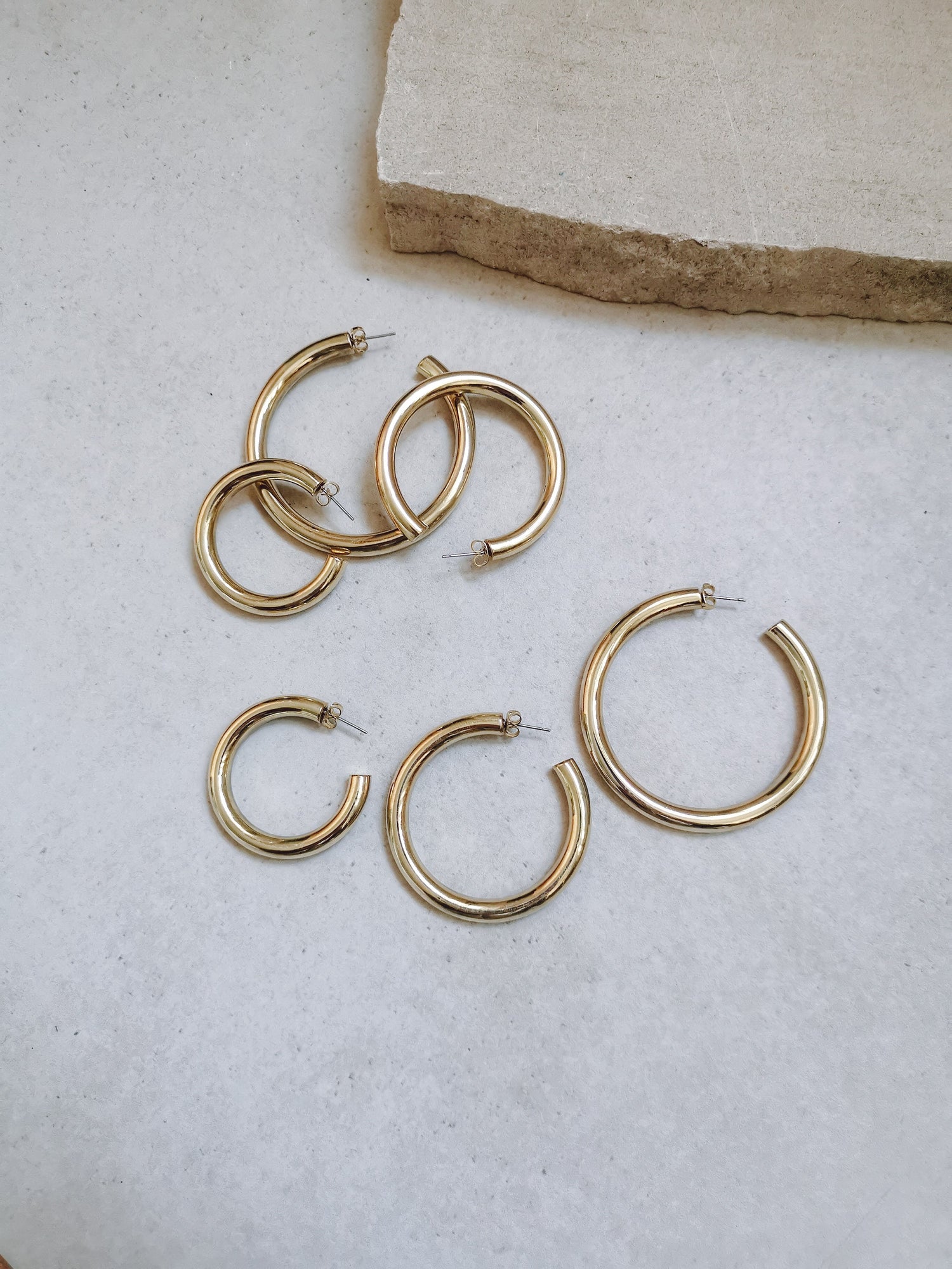 Boucles d'oreilles créoles épaisses en or 40 mm, 50 mm, 60 mm, créoles larges minimalistes, créoles ouvertes en laiton