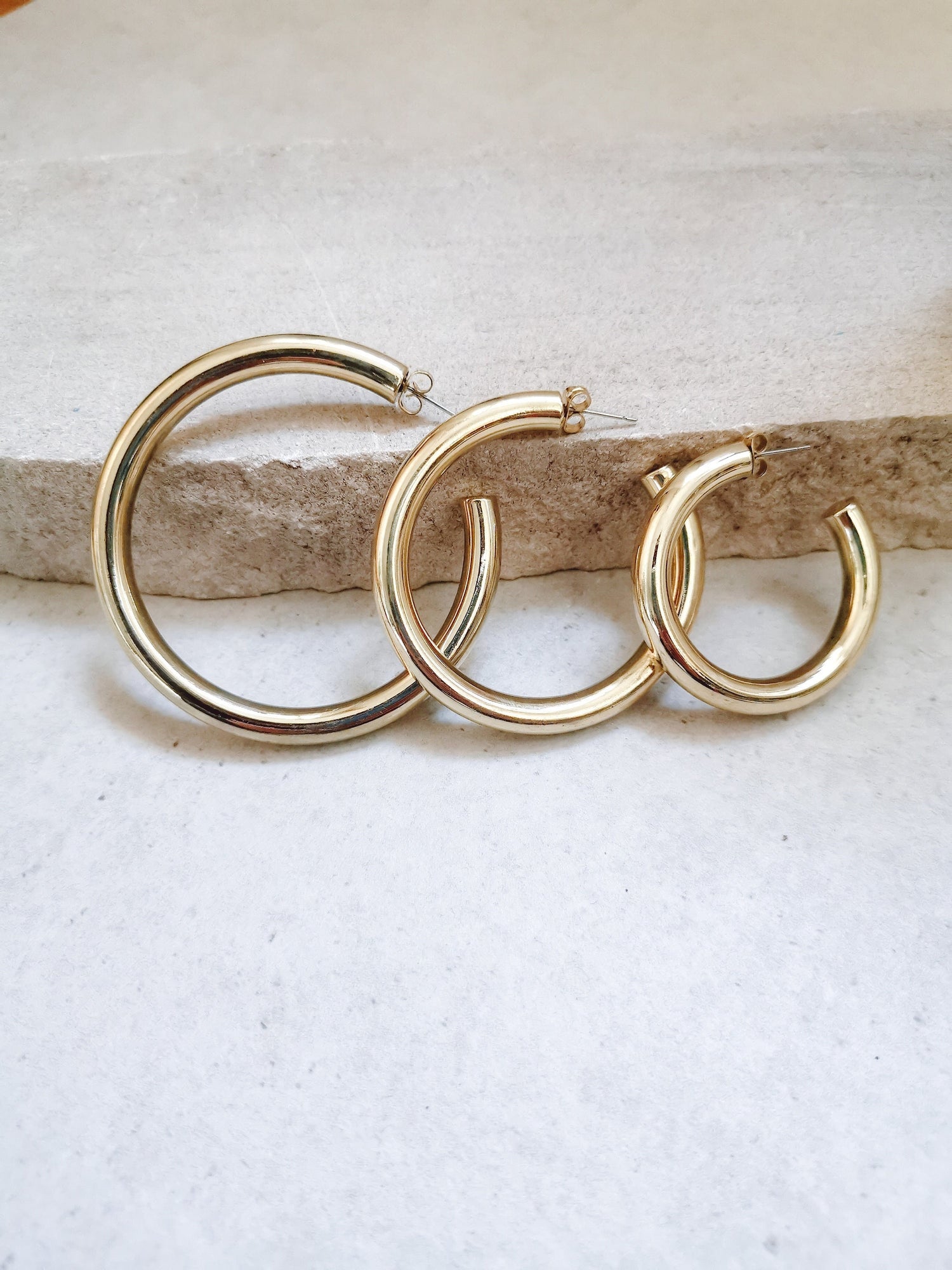 Boucles d'oreilles créoles épaisses en or 40 mm, 50 mm, 60 mm, créoles larges minimalistes, créoles ouvertes en laiton