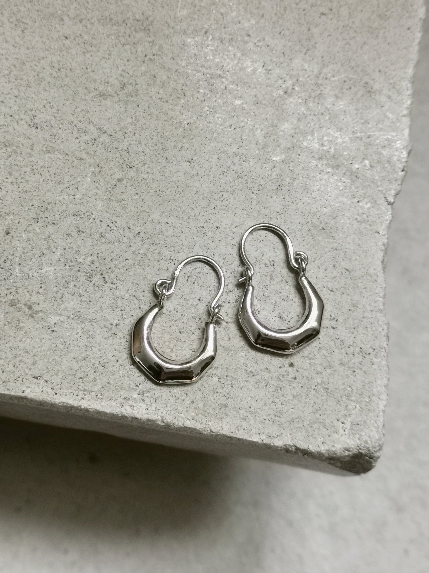 Boucles d'oreilles créoles octogonales en argent sterling, petites boucles d'oreilles créoles en argent 925, boucles d'oreilles créoles bohème hippie, mini boucles d'oreilles créoles