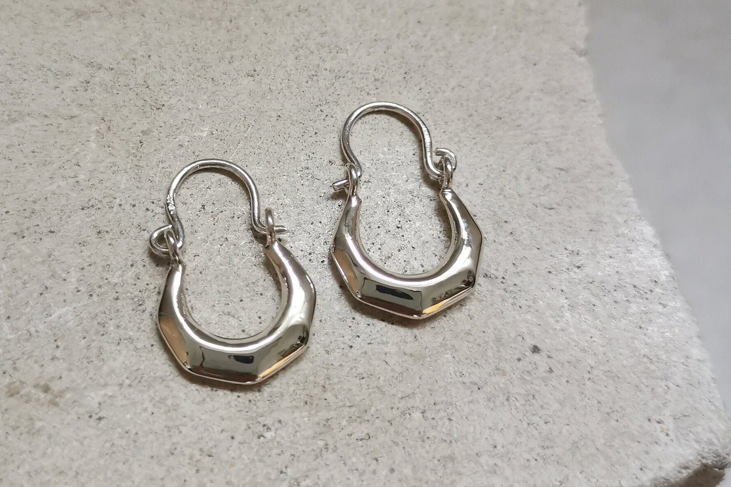Boucles d'oreilles créoles octogonales en argent sterling, petites boucles d'oreilles créoles en argent 925, boucles d'oreilles créoles bohème hippie, mini boucles d'oreilles créoles