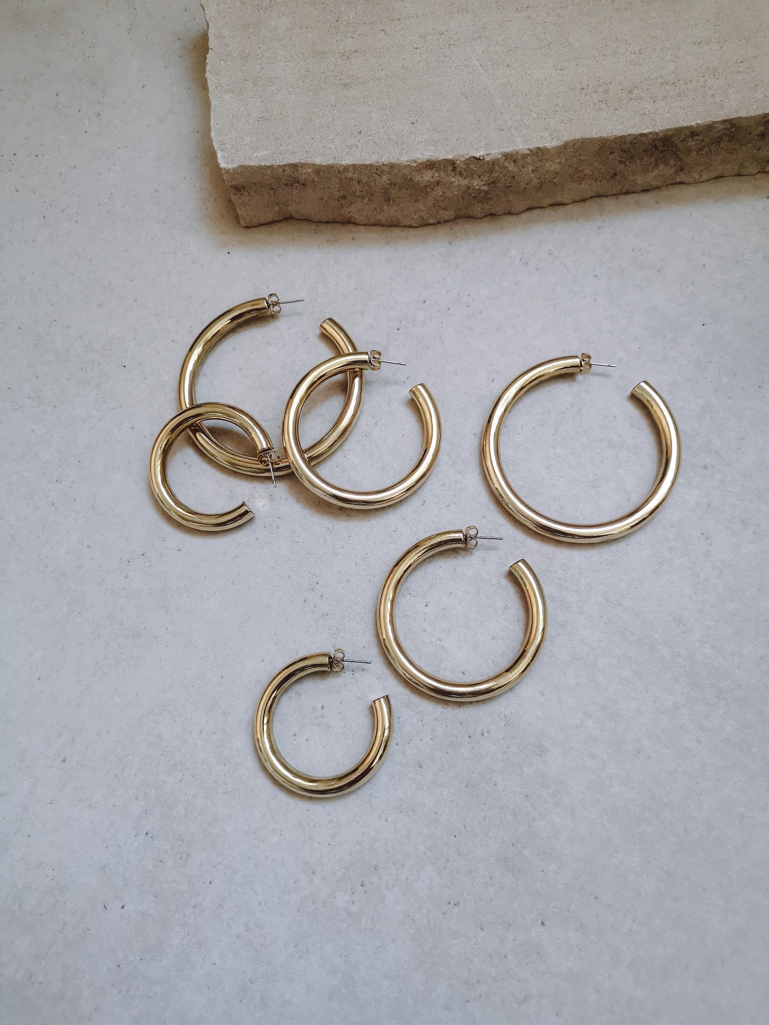 Boucles d'oreilles créoles épaisses en or 40 mm, 50 mm, 60 mm, créoles larges minimalistes, créoles ouvertes en laiton