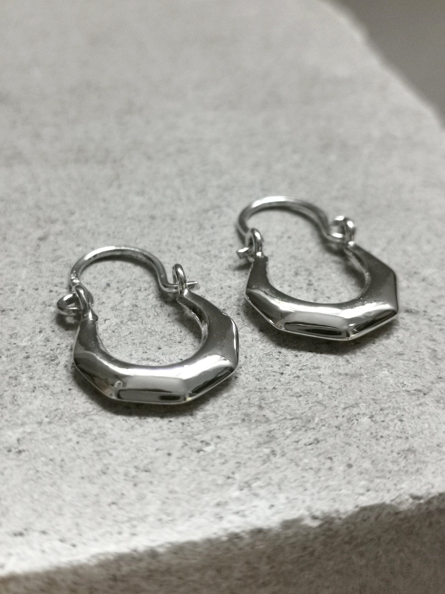 Boucles d'oreilles créoles octogonales en argent sterling, petites boucles d'oreilles créoles en argent 925, boucles d'oreilles créoles bohème hippie, mini boucles d'oreilles créoles