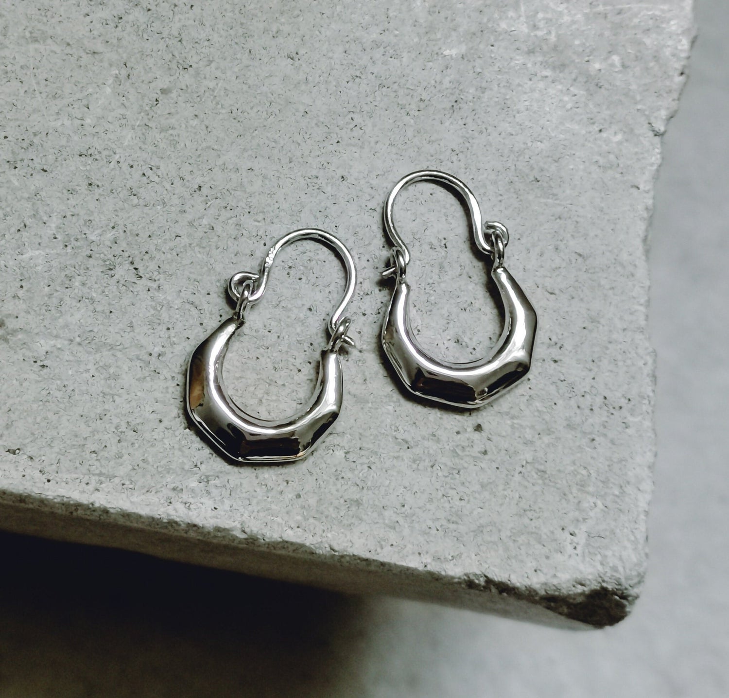 Boucles d'oreilles créoles octogonales en argent sterling, petites boucles d'oreilles créoles en argent 925, boucles d'oreilles créoles bohème hippie, mini boucles d'oreilles créoles