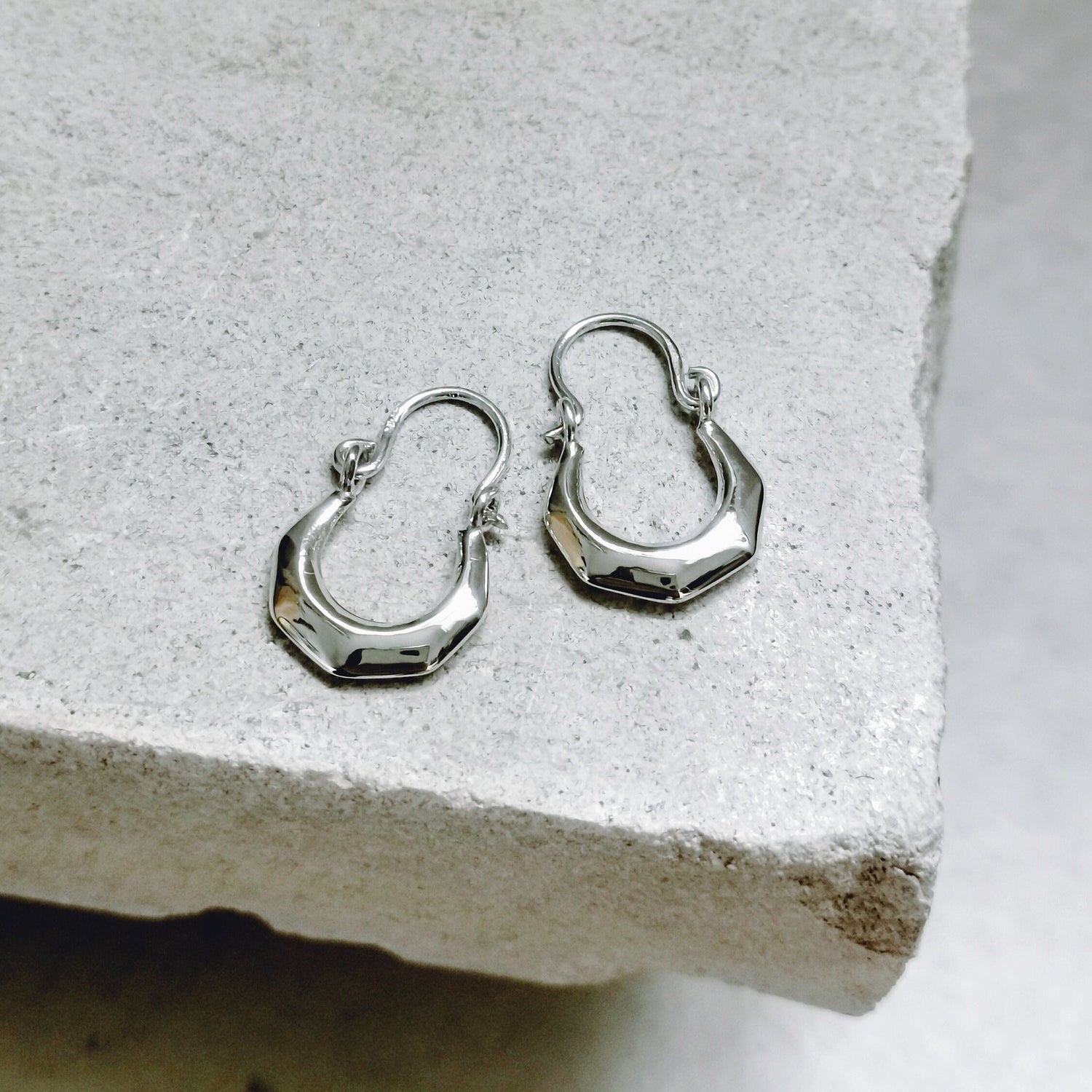 Boucles d'oreilles créoles octogonales en argent sterling, petites boucles d'oreilles créoles en argent 925, boucles d'oreilles créoles bohème hippie, mini boucles d'oreilles créoles