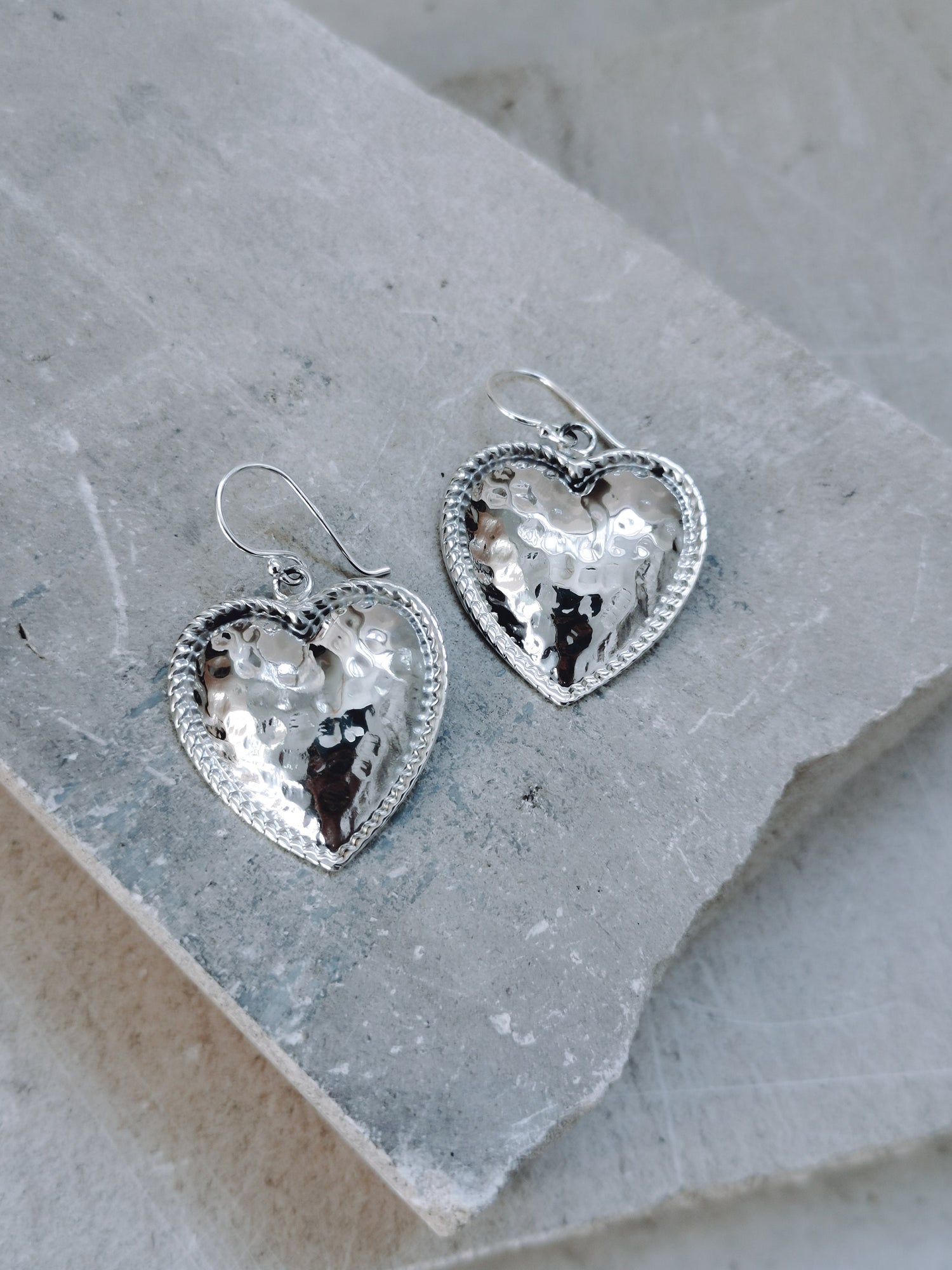 Sterling silver heart earrings, 925 silver earrings with hammered heart pendant, heart-shaped earrings made of sterling silver