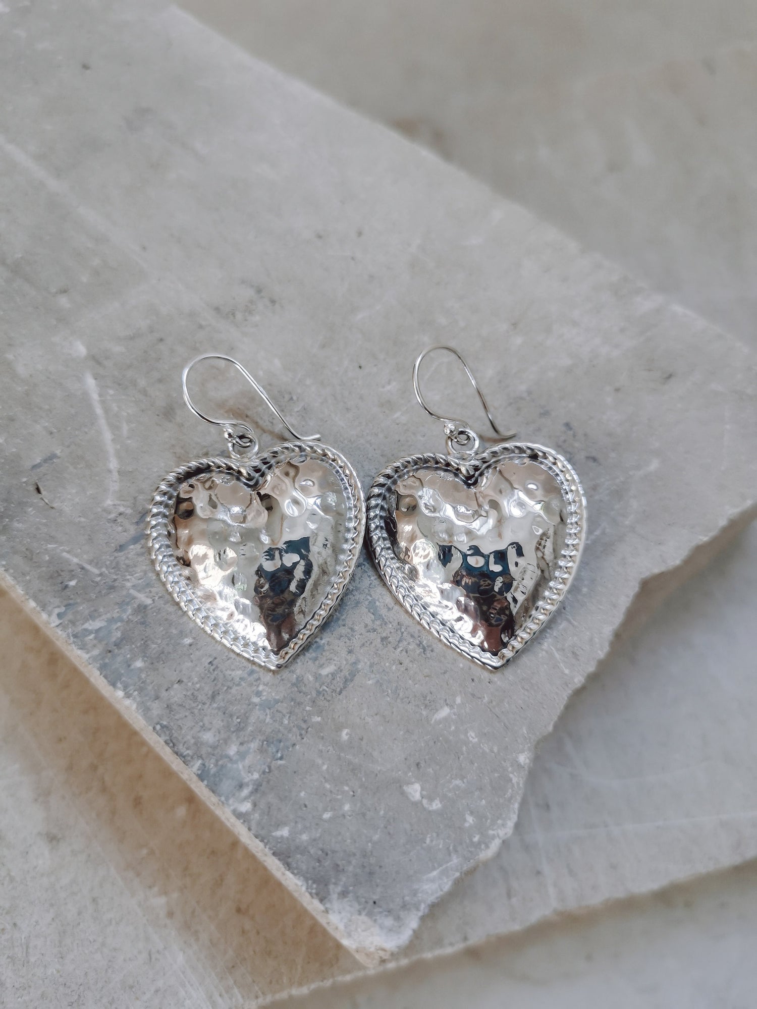 Sterling silver heart earrings, 925 silver earrings with hammered heart pendant, heart-shaped earrings made of sterling silver