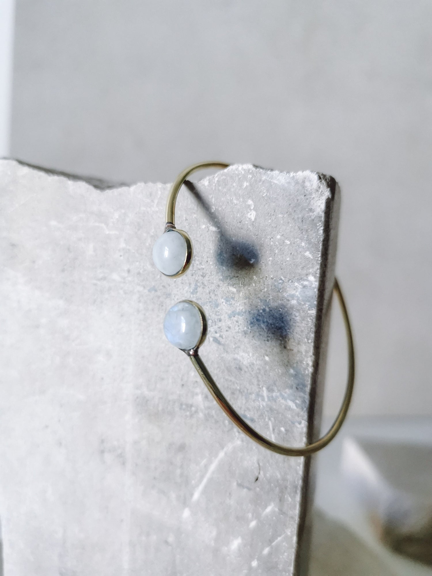 Bangle with moonstone made of golden brass, bangle moonstone gold, boho bangle with gemstone
