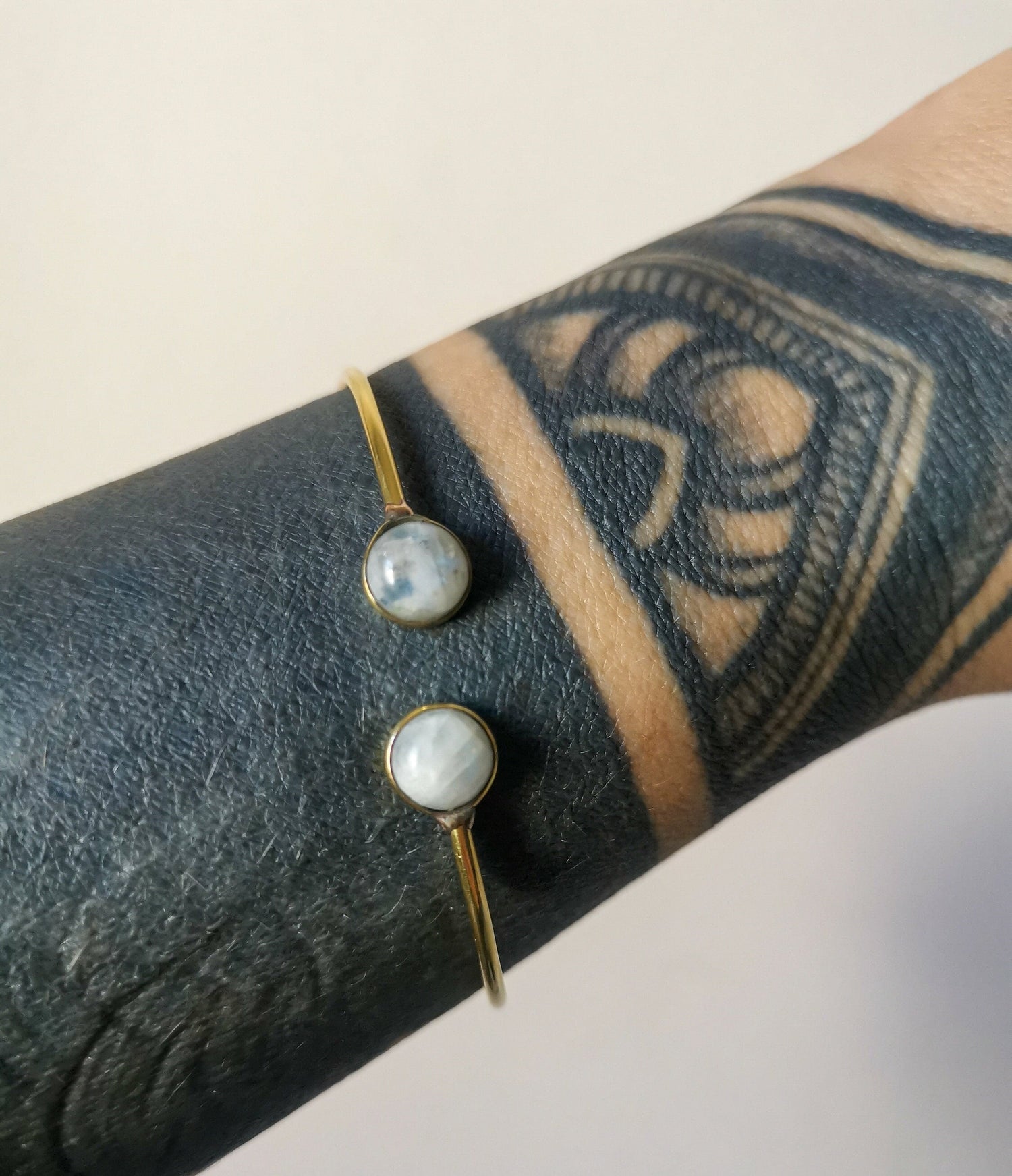 Bangle with moonstone made of golden brass, bangle moonstone gold, boho bangle with gemstone