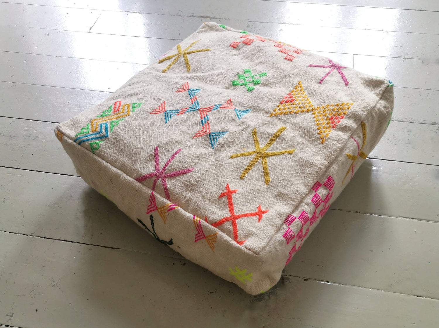 Marokkanischer Pouf, Berber Bodenkissen, Bunte geometrische Muster, Sitzkissen aus Wolle, Boho Sitzkissen, Handarbeit