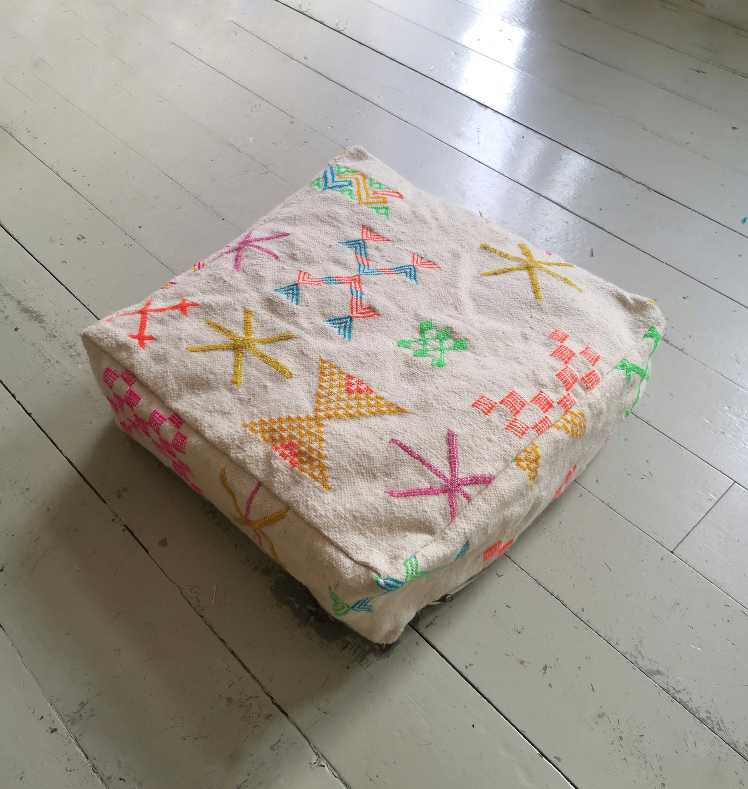 Pouf marocain, coussin de sol berbère, motifs géométriques colorés, coussin d'assise en laine, coussin d'assise bohème, fait main