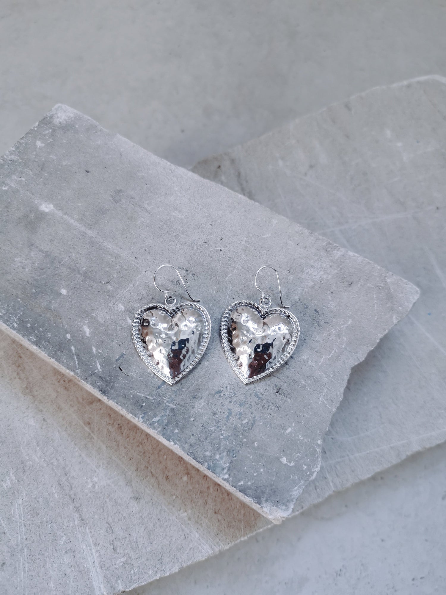 Sterling silver heart earrings, 925 silver earrings with hammered heart pendant, heart-shaped earrings made of sterling silver
