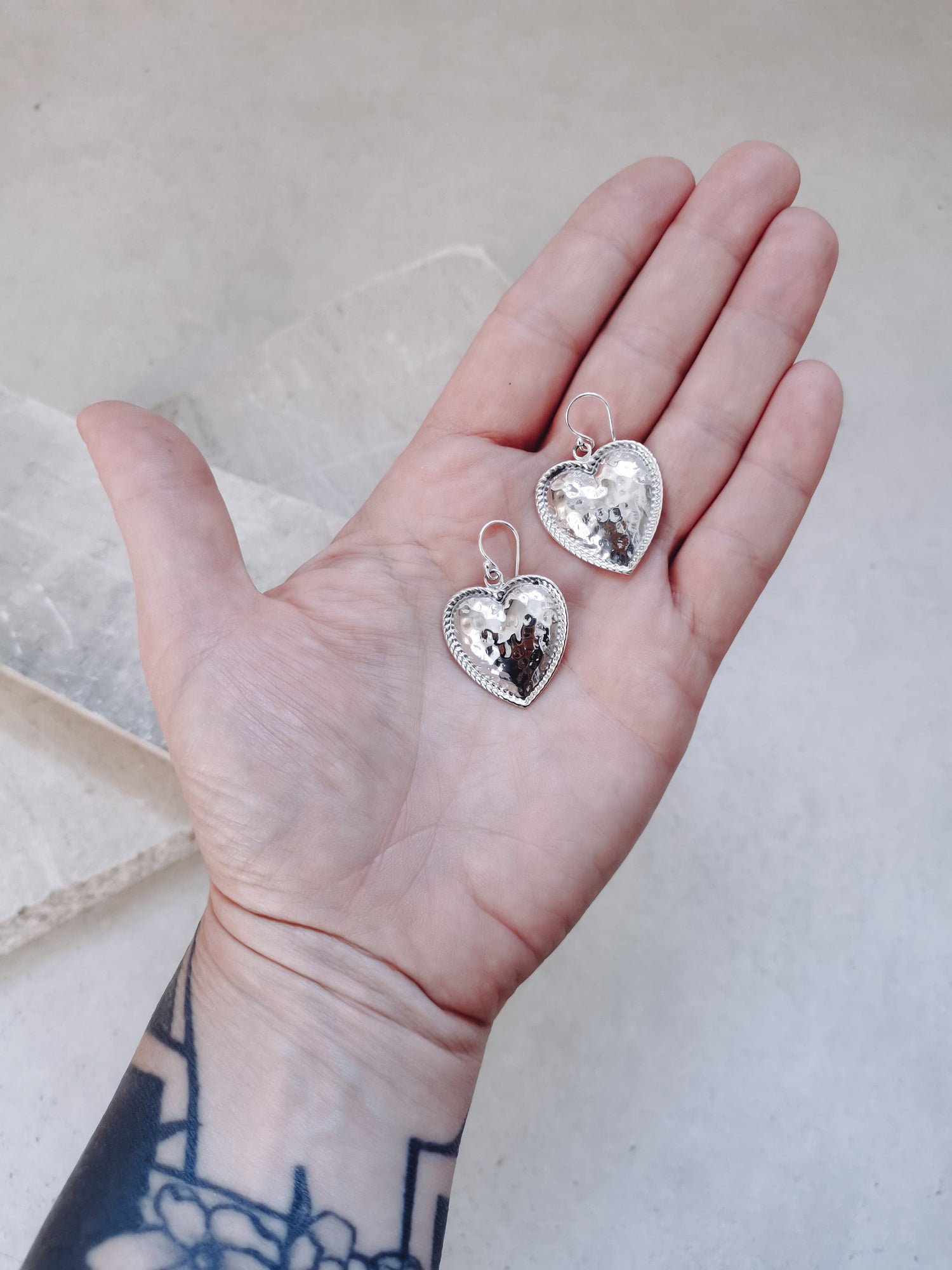 Sterling silver heart earrings, 925 silver earrings with hammered heart pendant, heart-shaped earrings made of sterling silver