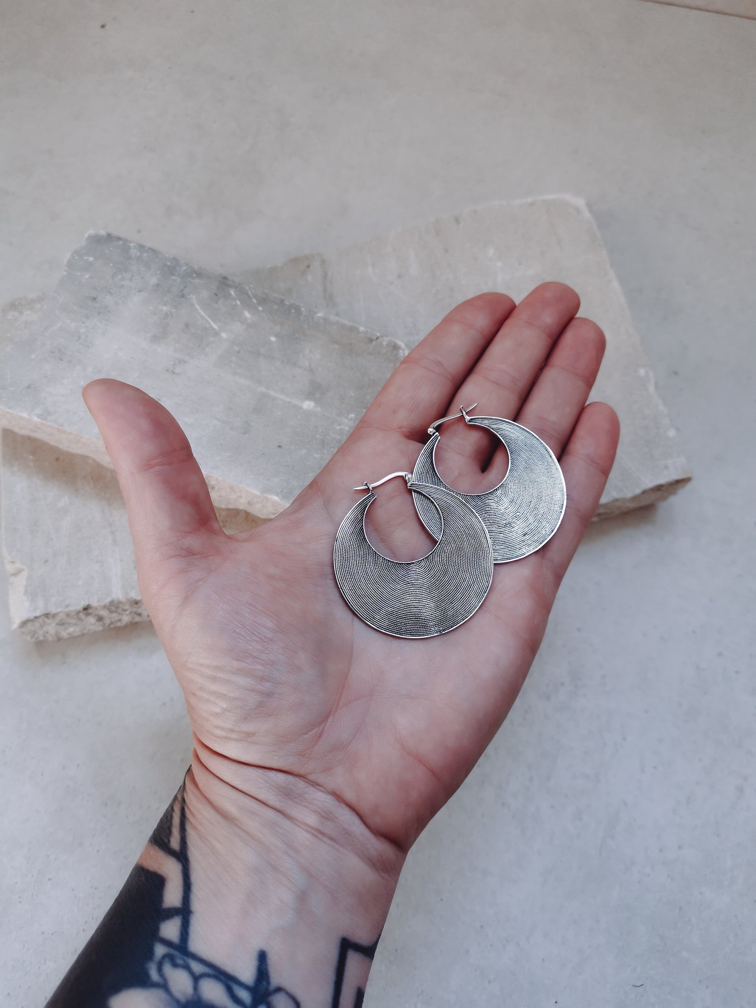 Statement massive hoop earrings made of 925 silver, chunky sterling silver ethno disc earrings 45 mm, hippie boho earrings