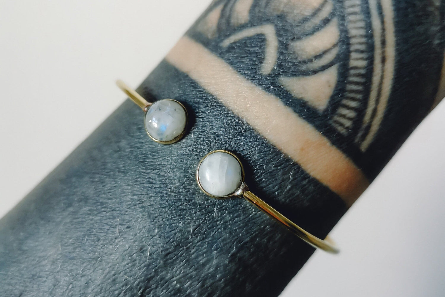 Bangle with moonstone made of golden brass, bangle moonstone gold, boho bangle with gemstone
