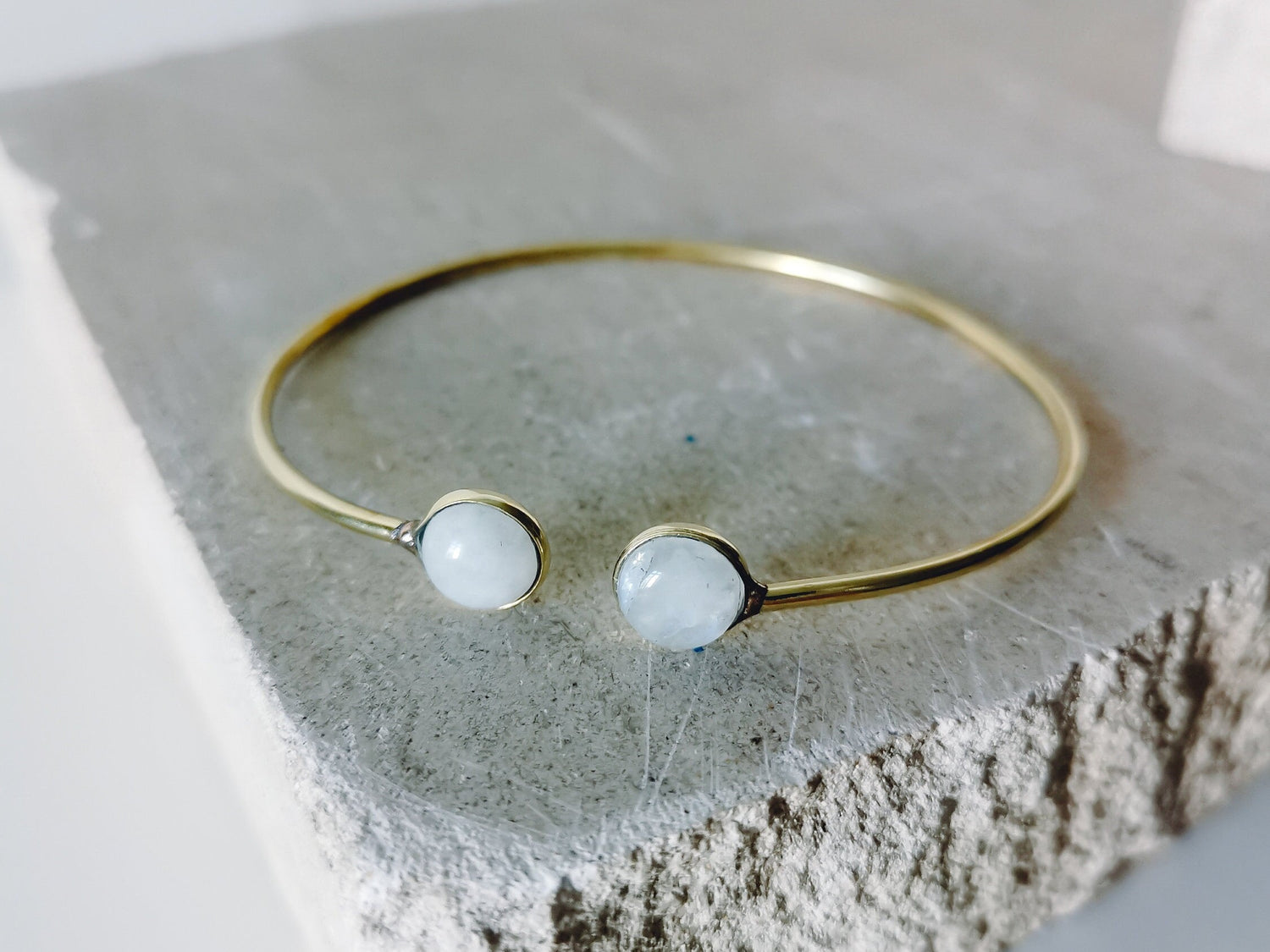 Bangle with moonstone made of golden brass, bangle moonstone gold, boho bangle with gemstone