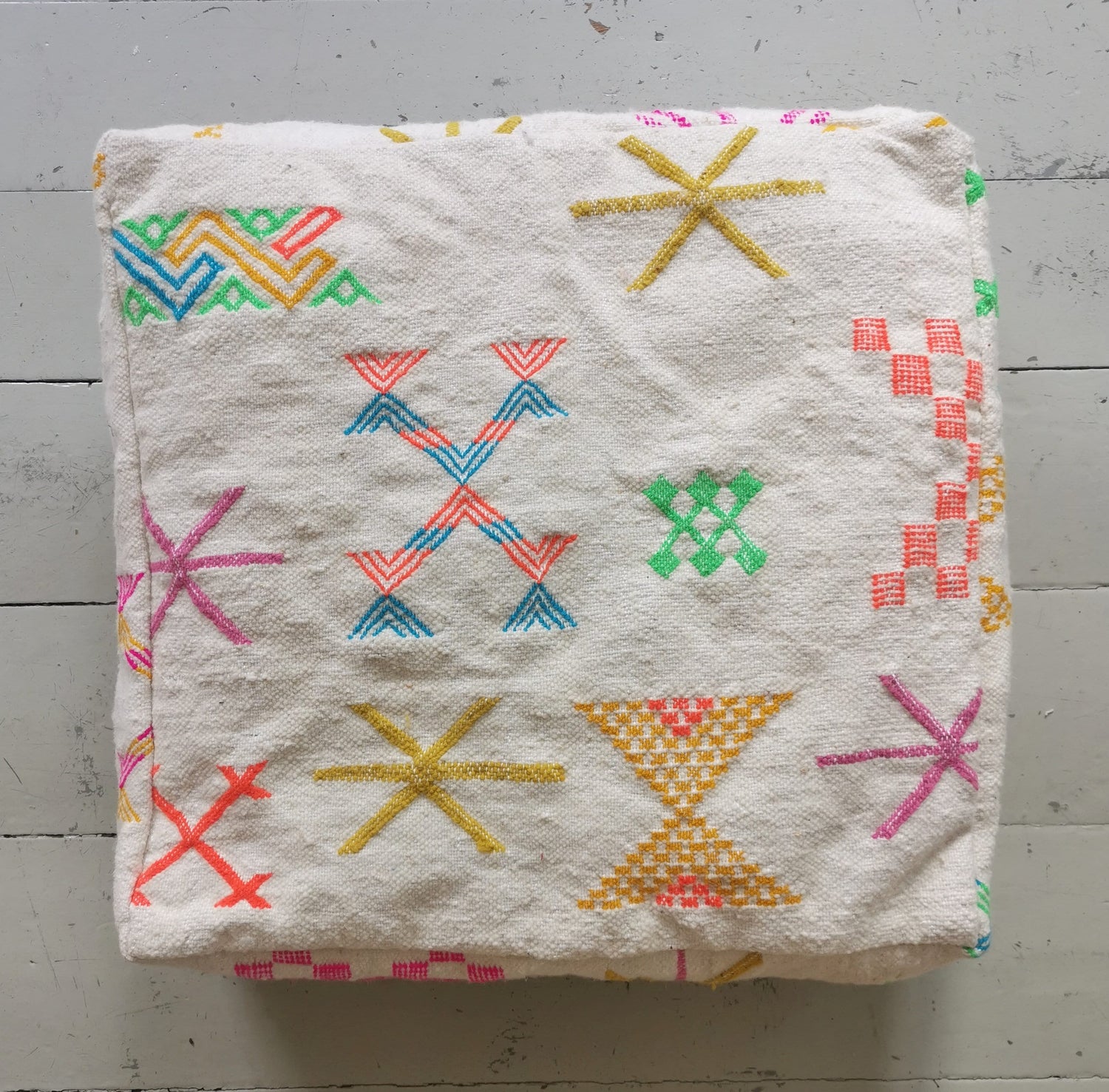 Marokkanischer Pouf, Berber Bodenkissen, Bunte geometrische Muster, Sitzkissen aus Wolle, Boho Sitzkissen, Handarbeit
